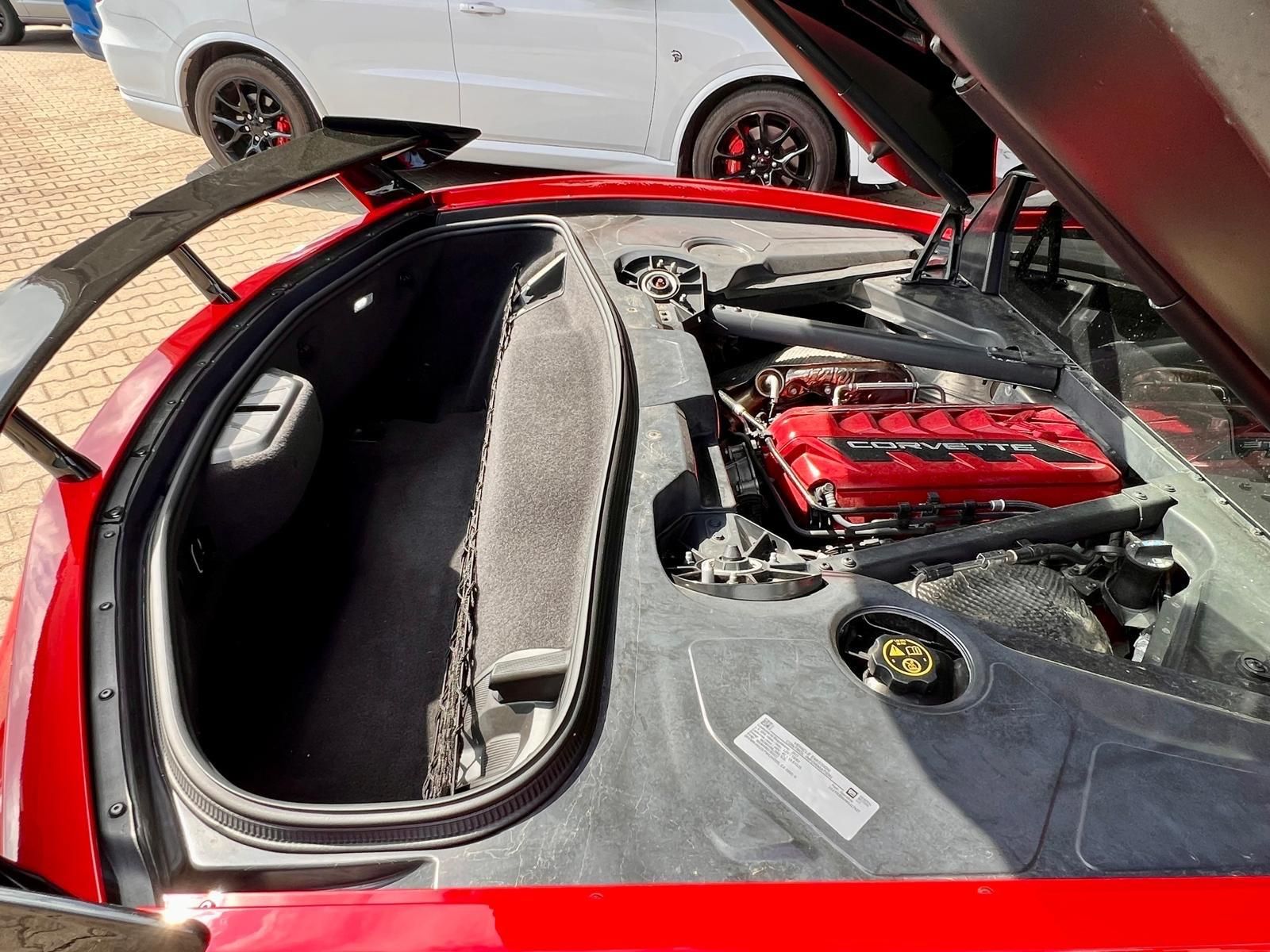 Corvette C8 Stingray 2LT Targa Racing Sedačky