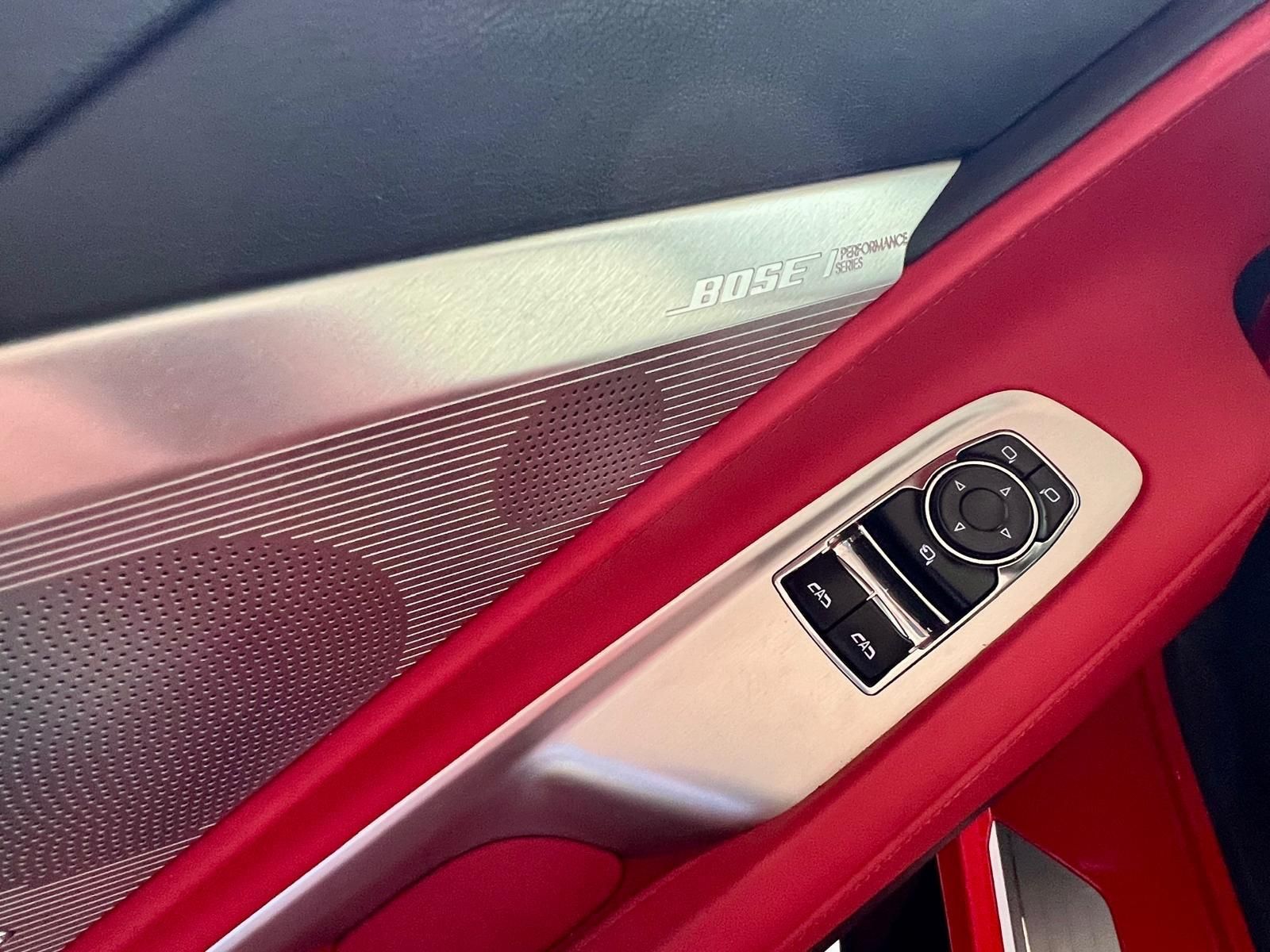 Corvette C8 Stingray 2LT Targa Racing Sedačky