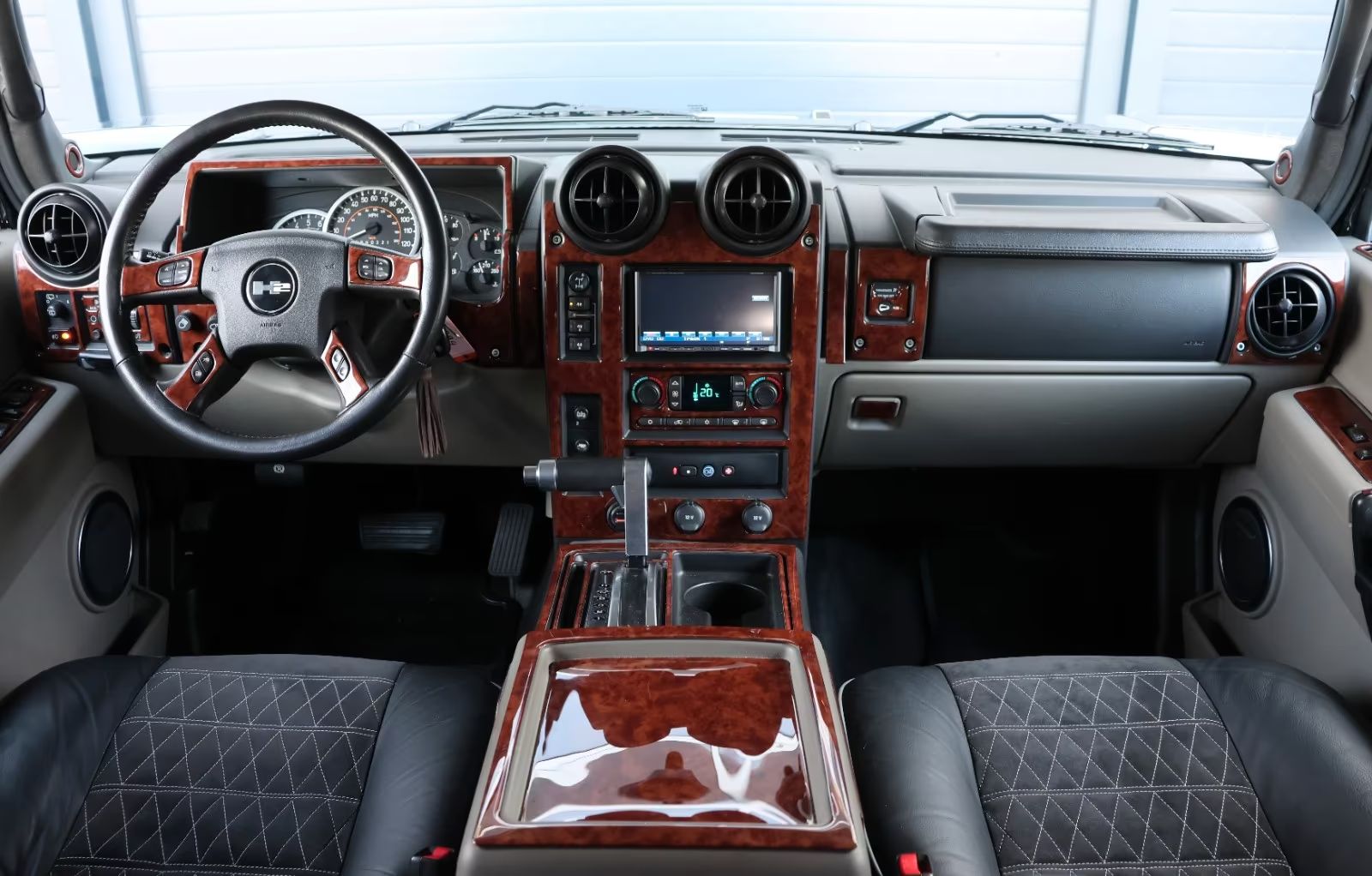 Hummer H2 6,0L V8 TUNING Geiger Performance LS/ Tažné/ BOSE/ 4×4