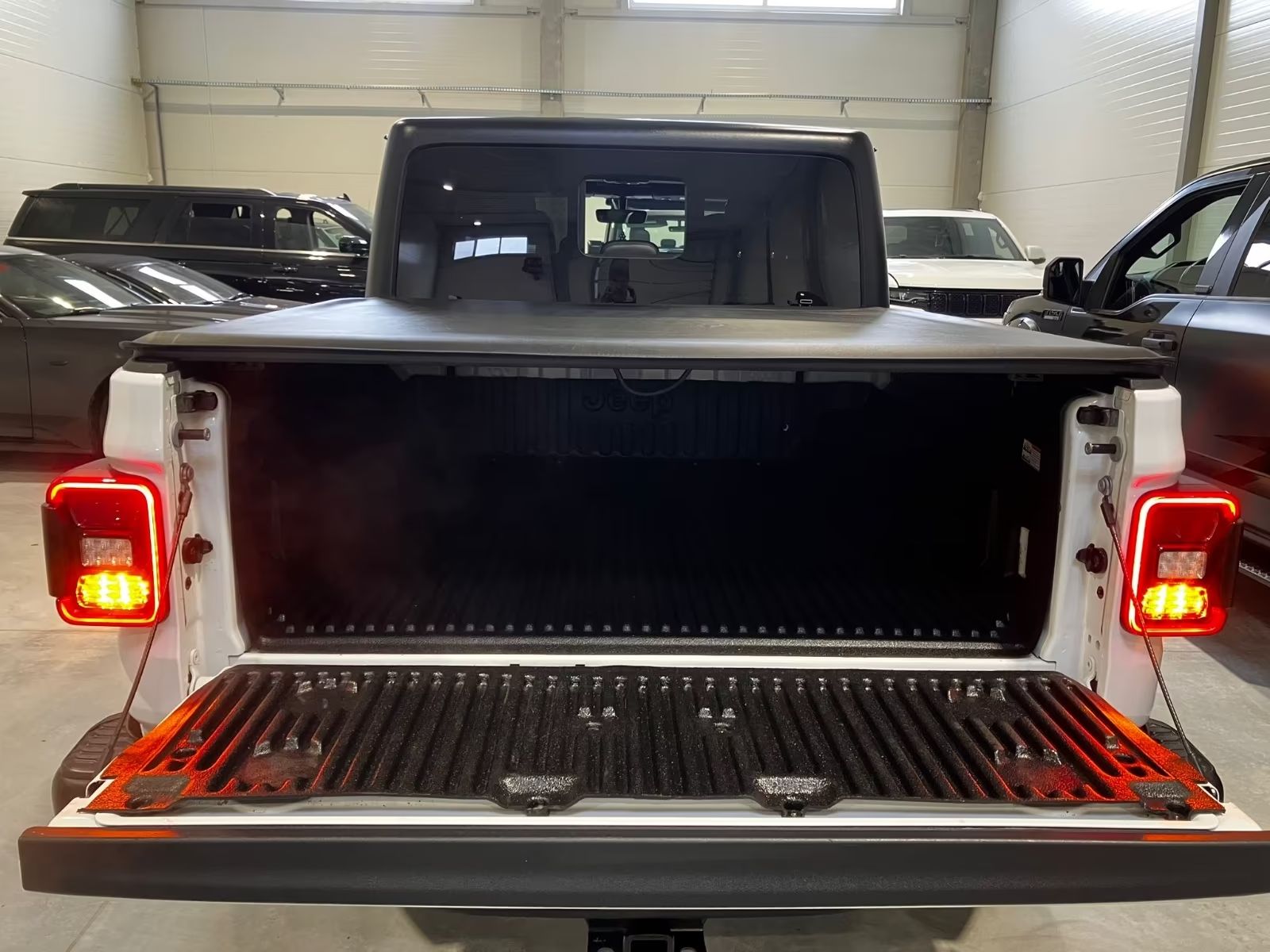 Jeep Gladiátor Rubicon 3,6 4×4 Kůže LED Tažné