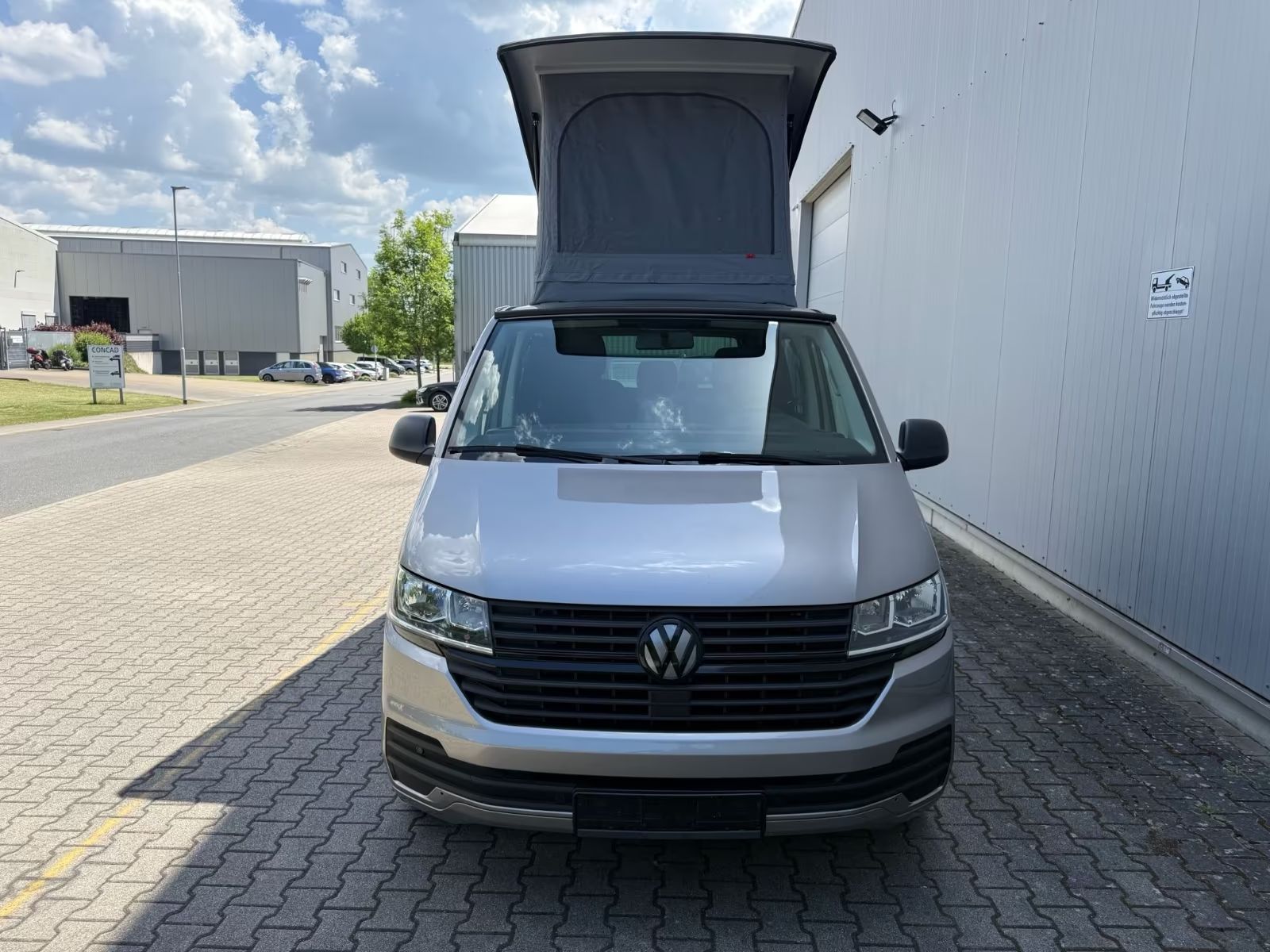 Volkswagen T6 Automat přestavba Kalifornie Kuchyň Izolovaná