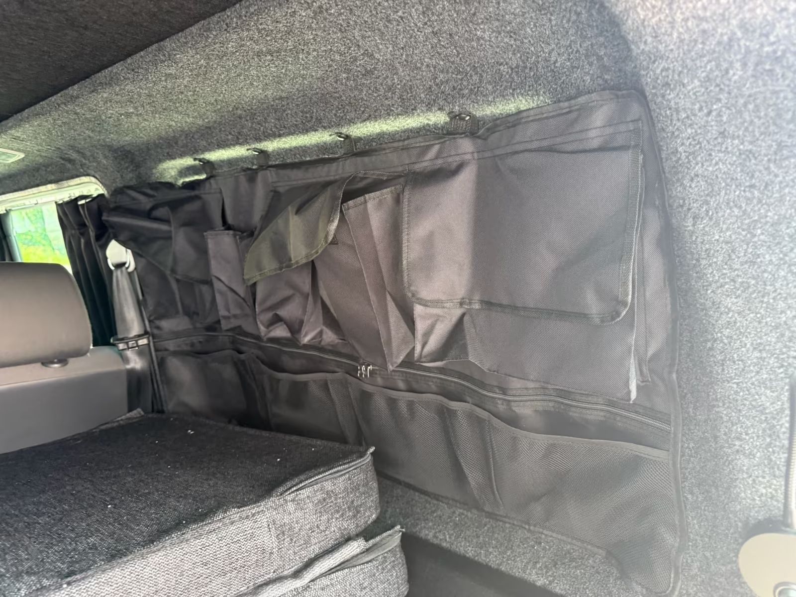 Volkswagen T6 Automat přestavba Kalifornie Kuchyň Izolovaná