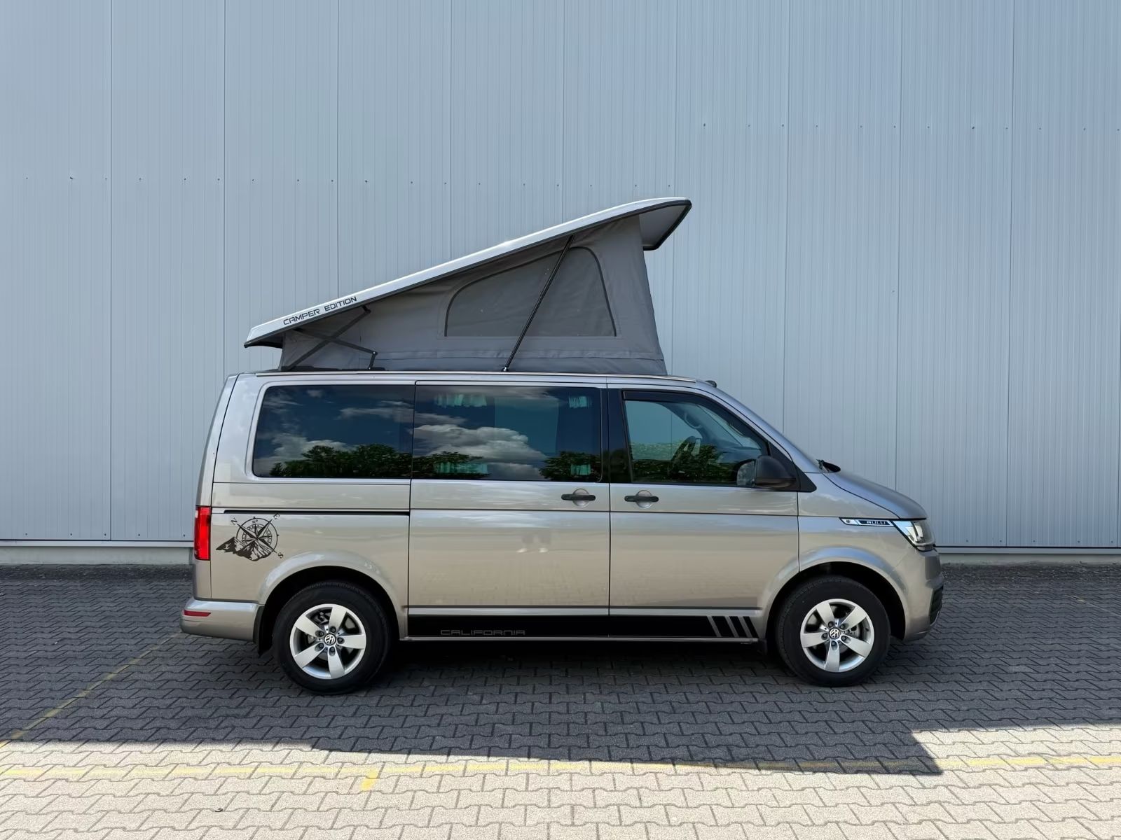 Volkswagen T6 Automat přestavba Kalifornie Kuchyň Izolovaná