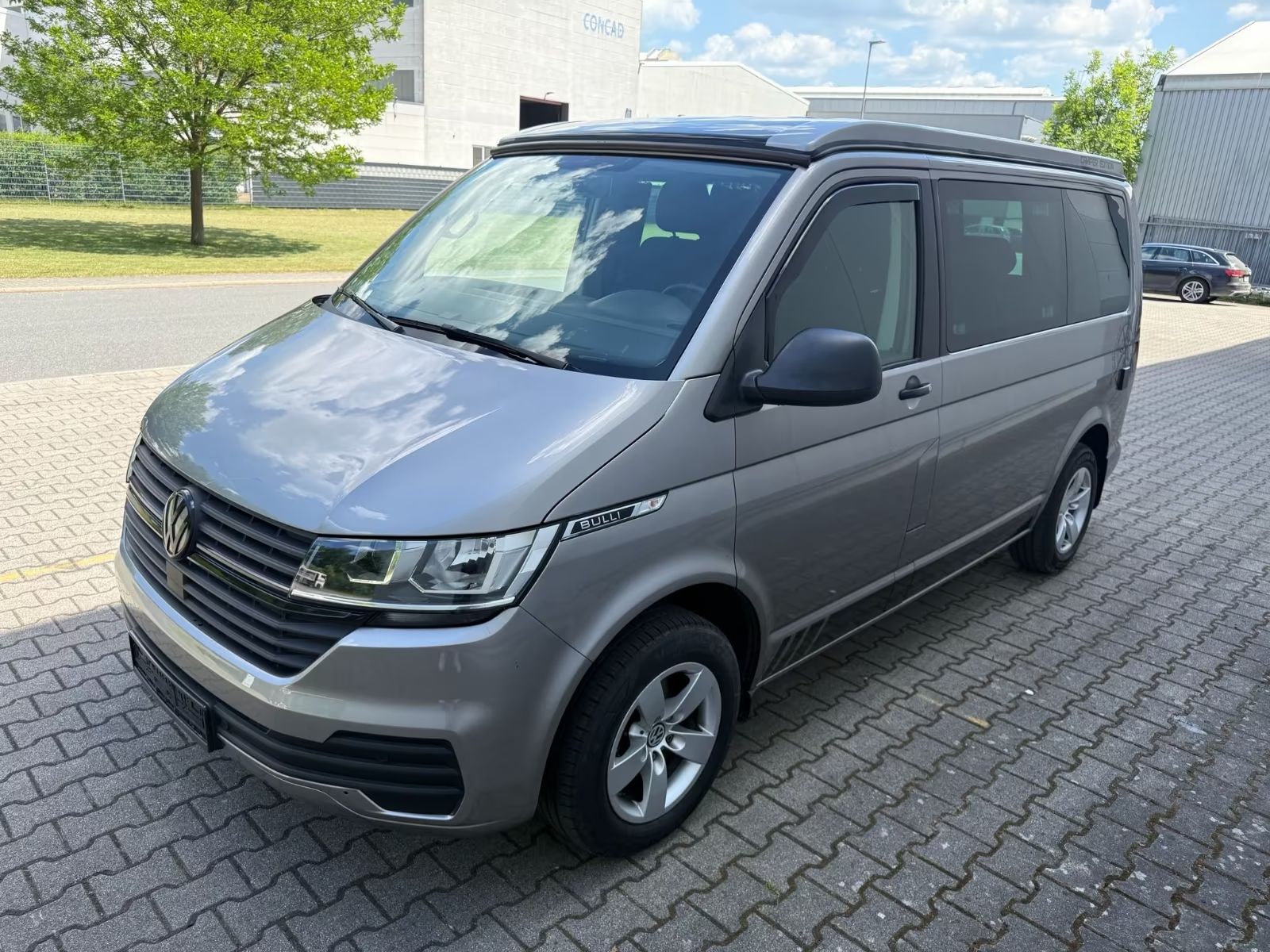 Volkswagen T6 Automat přestavba Kalifornie Kuchyň Izolovaná