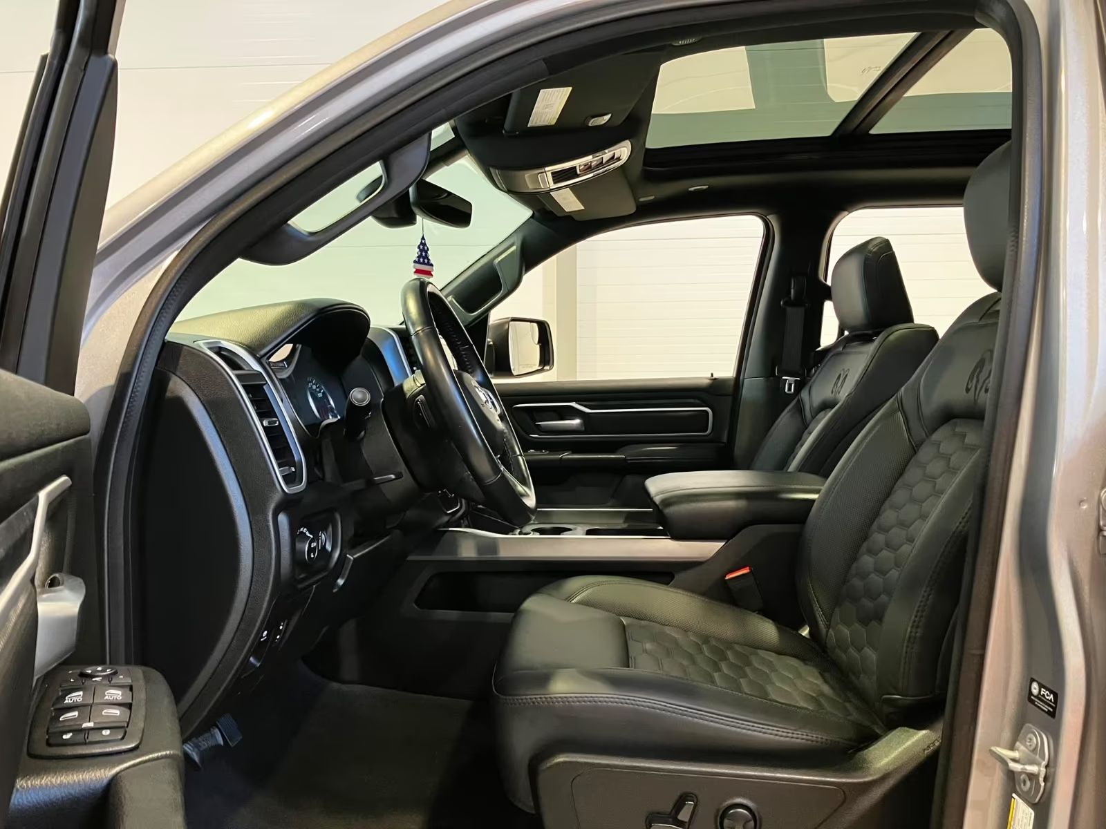 Dodge RAM 5,7 Kůže CREWCAB 4×4  LPG odpočet DPH