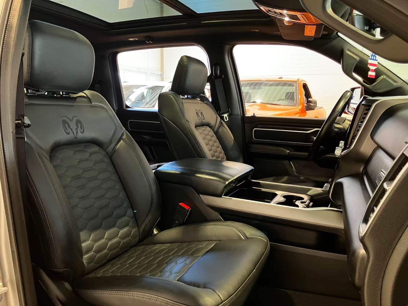 Dodge RAM 5,7 Kůže CREWCAB 4×4  LPG odpočet DPH