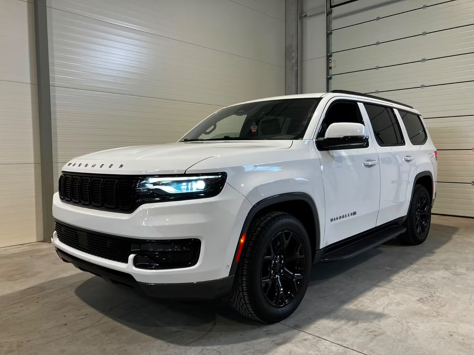 Jeep Wagoneer Řada 2 5,7 8 míst ACC 360 Kamera LED LPG