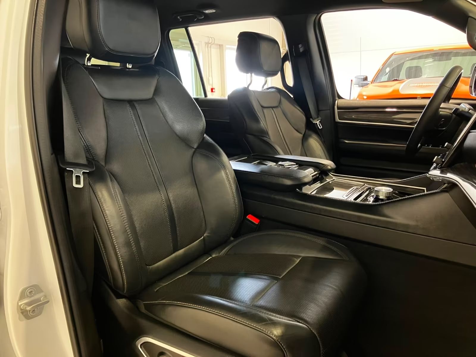 Jeep Wagoneer Řada 2 5,7 8 míst ACC 360 Kamera LED LPG